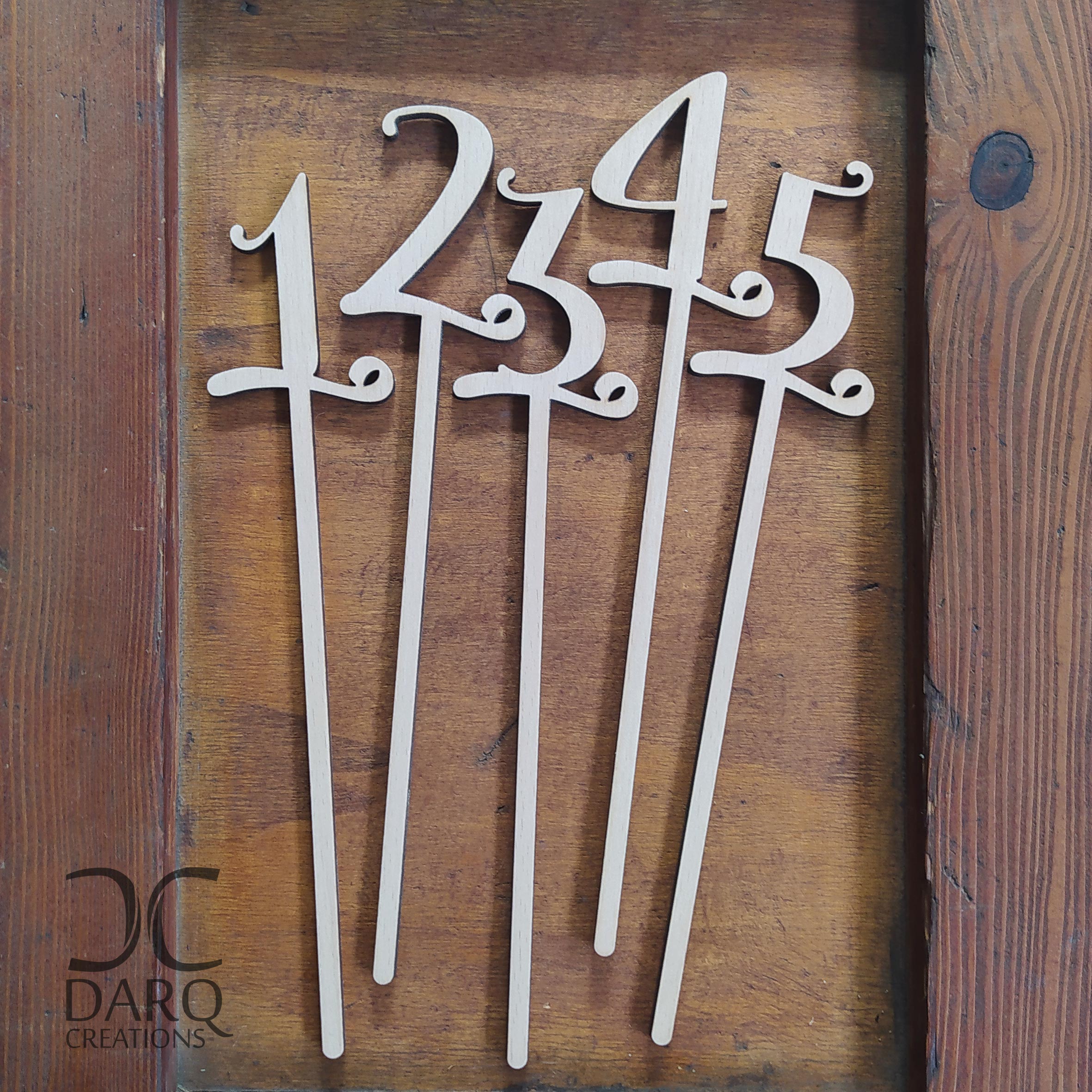 Numeri segnatavolo in legno per matrimonio e cerimonia 
